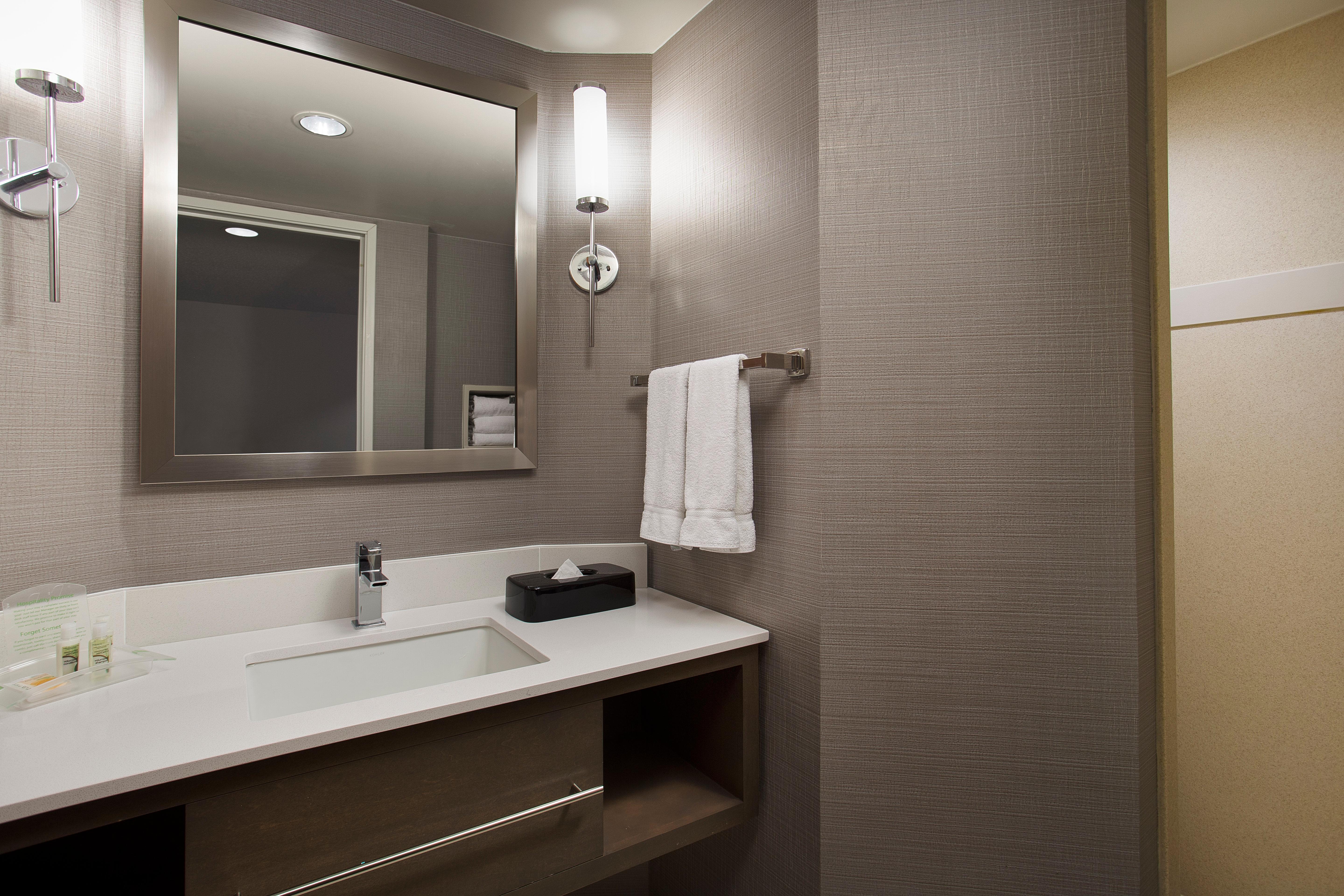 Hotel Grand Rapids-airport By Ihg Cascade