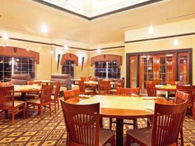 Hotel Grand Rapids-airport By Ihg 3*